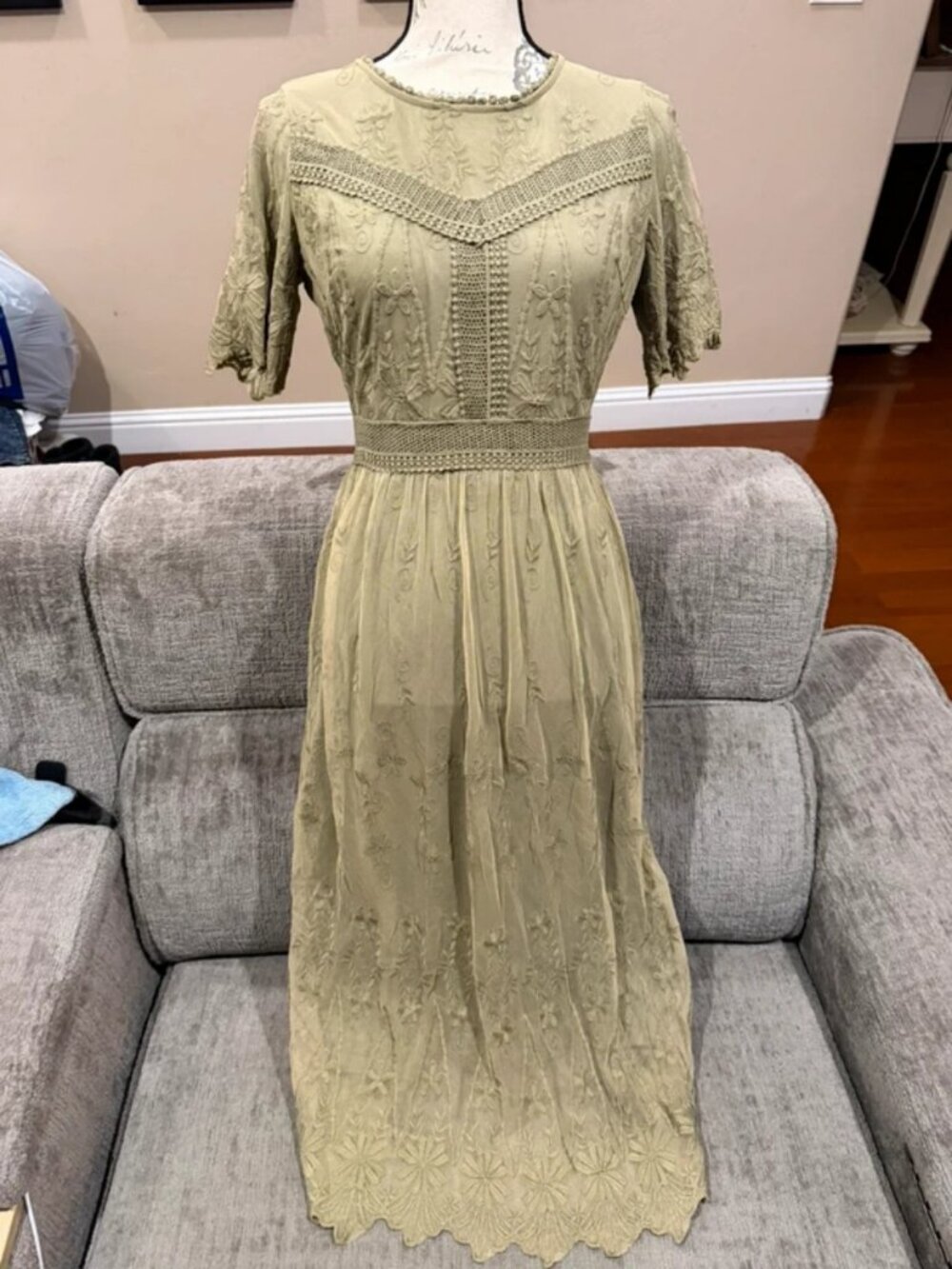 Very cute lace dress size XS excellent condition